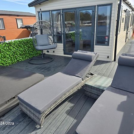 Lakeside Holiday Home With Hot Tub Таттершолл Экстерьер фото